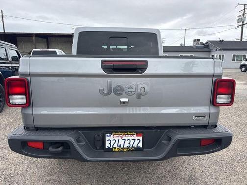 Billet Silver Metallic Clearcoat 2020 Jeep Gladiator Overland