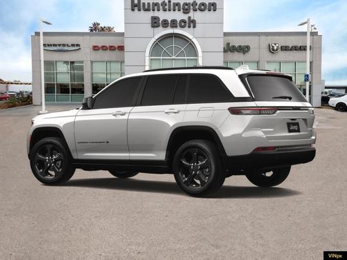 2025 Jeep Grand Cherokee Laredo