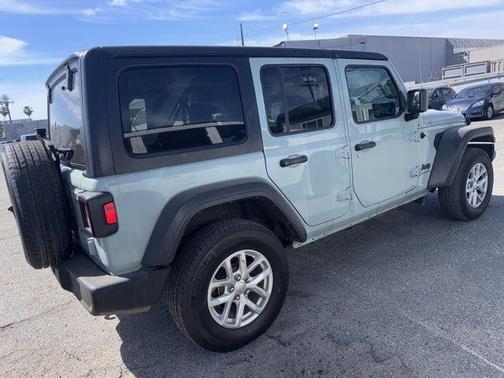 Earl Clearcoat 2023 Jeep Wrangler Sport