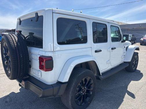 Bright White Clearcoat 2022 Jeep Wrangler Unlimited 4xe Sahara
