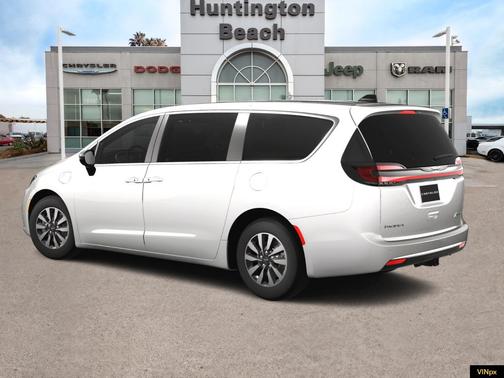 2025 Chrysler Pacifica Hybrid Select
