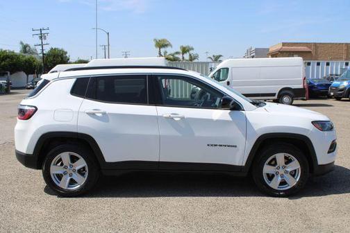 Bright White Clearcoat 2022 Jeep Compass Latitude
