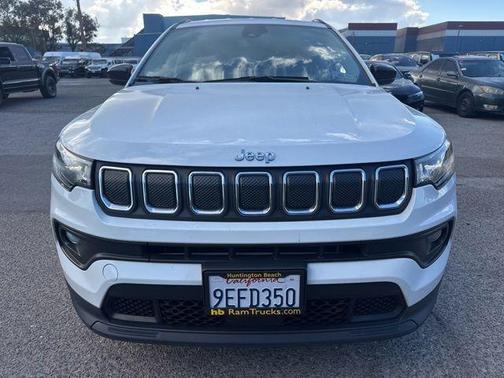 Bright White Clearcoat 2022 Jeep Compass Latitude