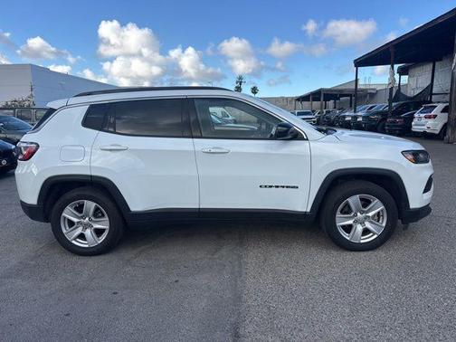 Bright White Clearcoat 2022 Jeep Compass Latitude