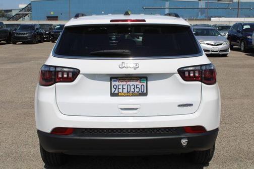 Bright White Clearcoat 2022 Jeep Compass Latitude