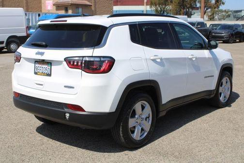 Bright White Clearcoat 2022 Jeep Compass Latitude