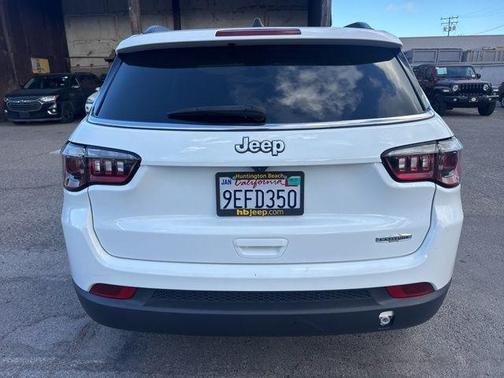 Bright White Clearcoat 2022 Jeep Compass Latitude