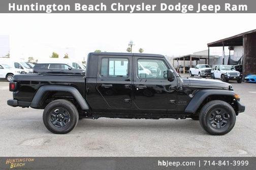 2022 Jeep Gladiator Sport