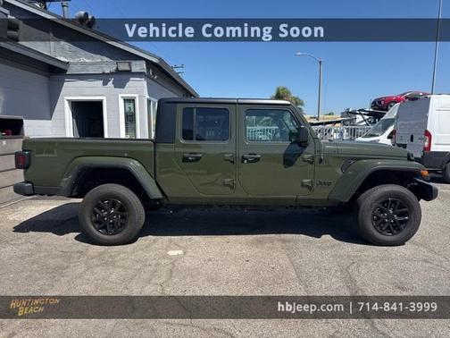 2022 Jeep Gladiator Sport
