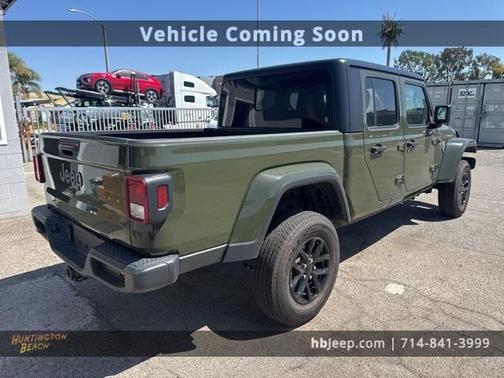 2022 Jeep Gladiator Sport