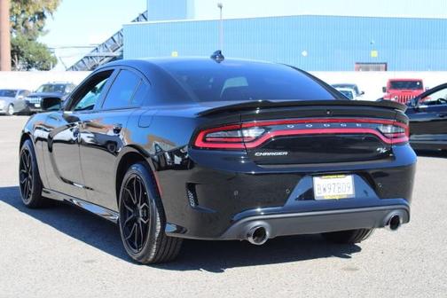 Photo 3 of 32 of 2022 Dodge Charger R/T