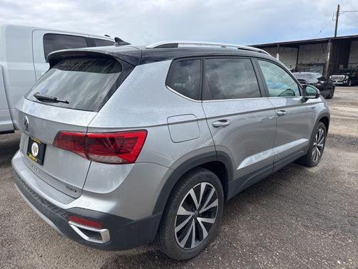 Pyrite Silver 2023 Volkswagen Taos 1.5T SE
