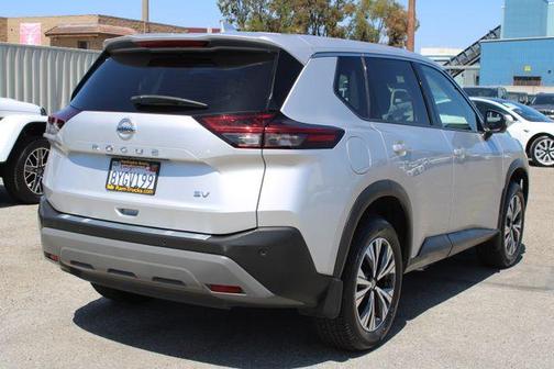 Brilliant Silver Metallic 2021 Nissan Rogue SV