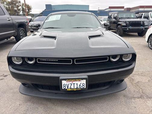 Pitch Black Clearcoat 2018 Dodge Challenger SXT