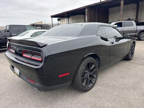 Pitch Black Clearcoat 2018 Dodge Challenger SXT