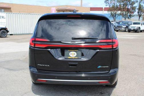Diamond Black 2024 Chrysler Pacifica Hybrid Select