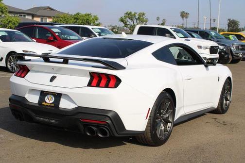 2025 Ford Mustang Dark Horse