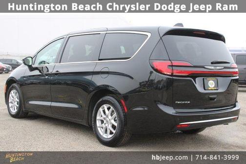 2023 Chrysler Pacifica Touring-L