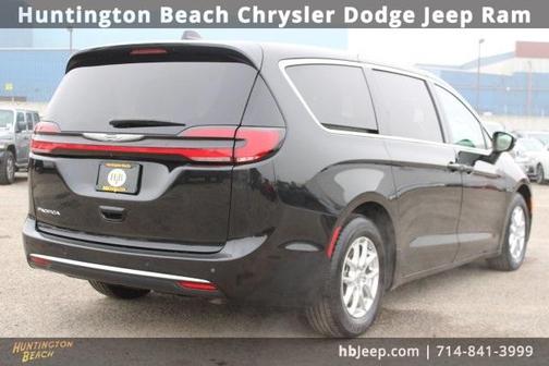 2023 Chrysler Pacifica Touring-L