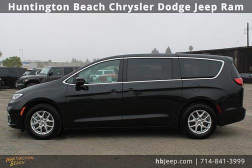 2023 Chrysler Pacifica Touring-L