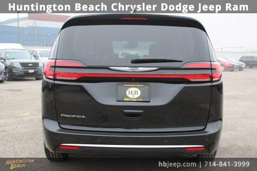 2023 Chrysler Pacifica Touring-L