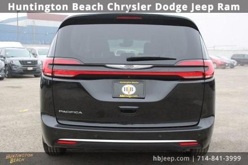 2023 Chrysler Pacifica Touring-L