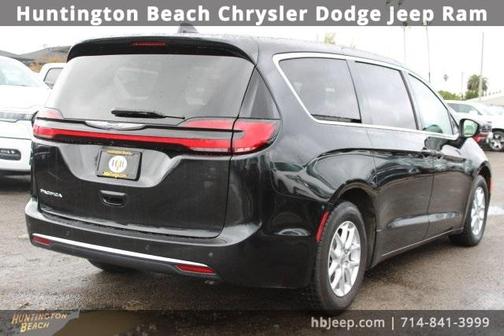 2023 Chrysler Pacifica Touring-L