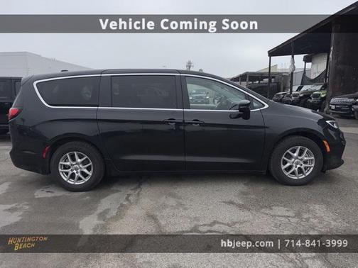2023 Chrysler Pacifica Touring-L