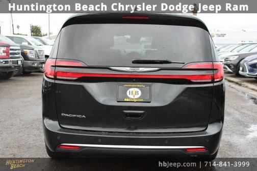 2023 Chrysler Pacifica Touring-L