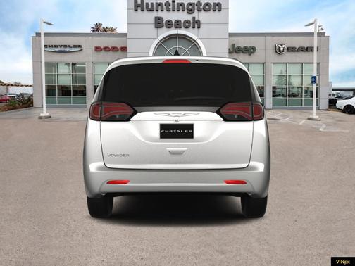 2025 Chrysler Voyager LX
