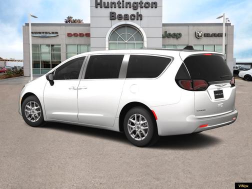 2025 Chrysler Voyager LX