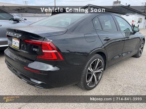 2024 Volvo S60 B5 Core Dark Theme