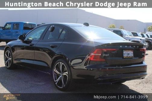 2024 Volvo S60 B5 Core Dark Theme