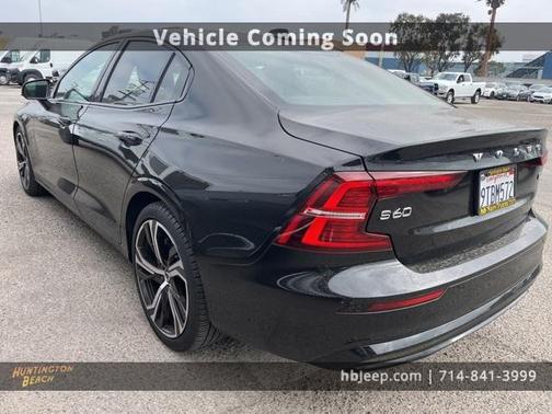 2024 Volvo S60 B5 Core Dark Theme