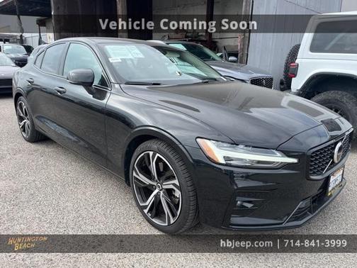 2024 Volvo S60 B5 Core Dark Theme