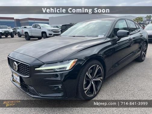 2024 Volvo S60 B5 Core Dark Theme