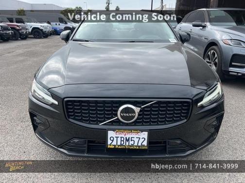 2024 Volvo S60 B5 Core Dark Theme