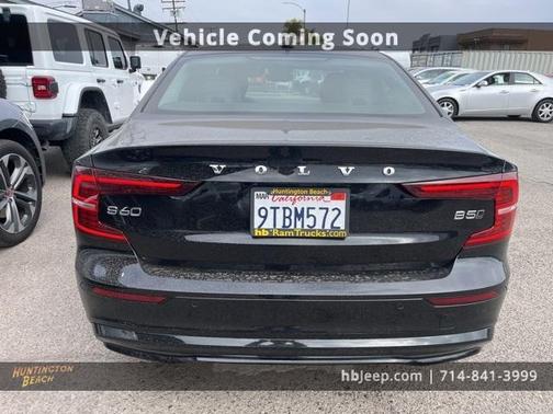 2024 Volvo S60 B5 Core Dark Theme