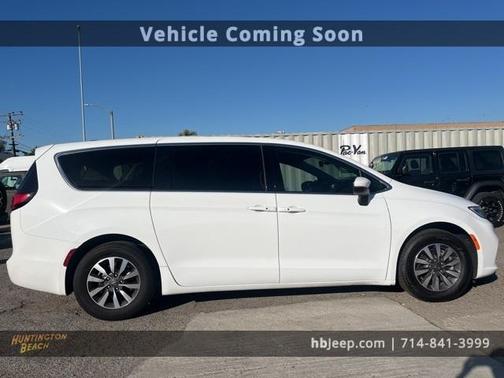 2023 Chrysler Pacifica Hybrid Touring L