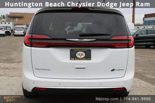 2023 Chrysler Pacifica Hybrid Touring L