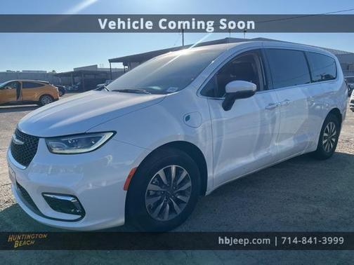 2023 Chrysler Pacifica Hybrid Touring L