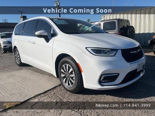 2023 Chrysler Pacifica Hybrid Touring L