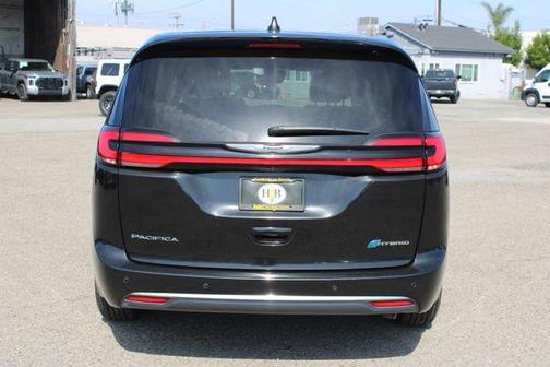 Brilliant Black Crystal Pearlcoat 2024 Chrysler Pacifica Hybrid Select