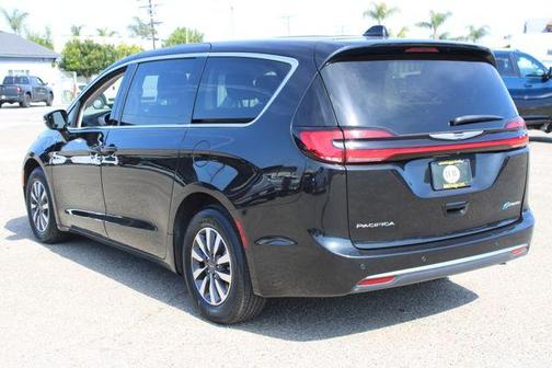 Brilliant Black Crystal Pearlcoat 2024 Chrysler Pacifica Hybrid Select