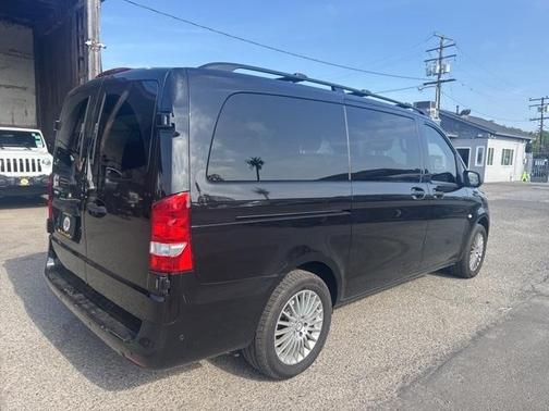 2017 Mercedes-Benz Metris Base