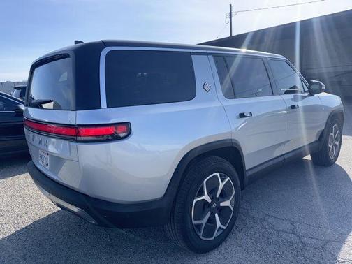 2024 Rivian R1S Adventure