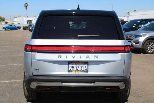2024 Rivian R1S Adventure
