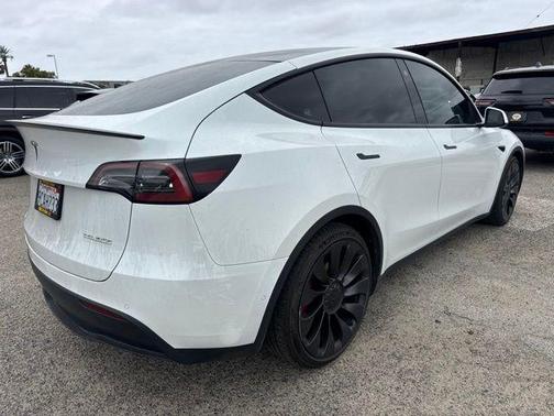 Pearl White Multi 2022 Tesla Model Y Performance