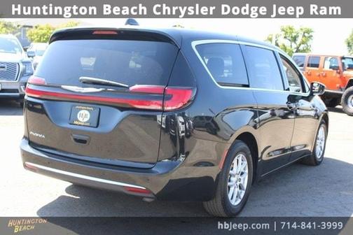 2023 Chrysler Pacifica Touring-L