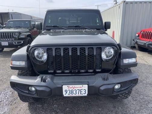 2022 Jeep Gladiator Sport